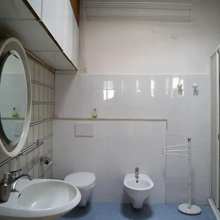 Location * Lucca